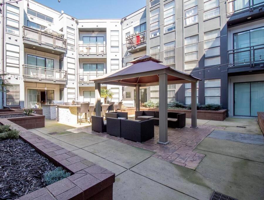 Luxury Apartment Wifi, Gym, Pool, Shops & Food! Unit 329 Σάρλοτ Εξωτερικό φωτογραφία