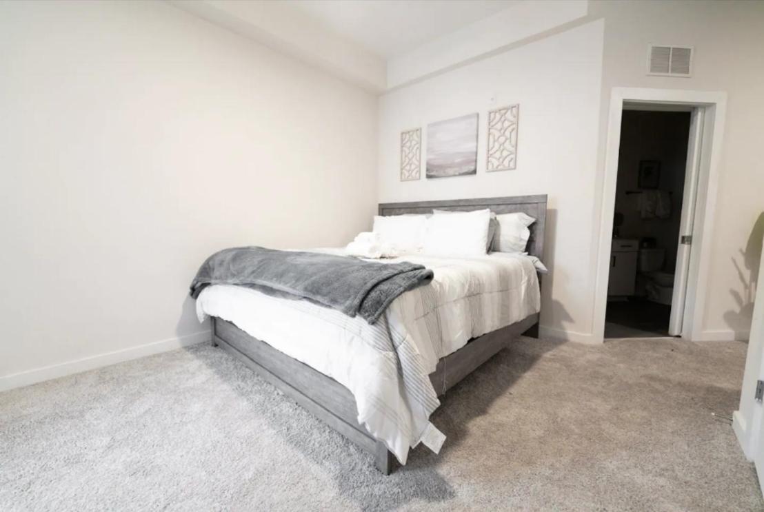 Luxury Apartment Wifi, Gym, Pool, Shops & Food! Unit 329 Σάρλοτ Εξωτερικό φωτογραφία