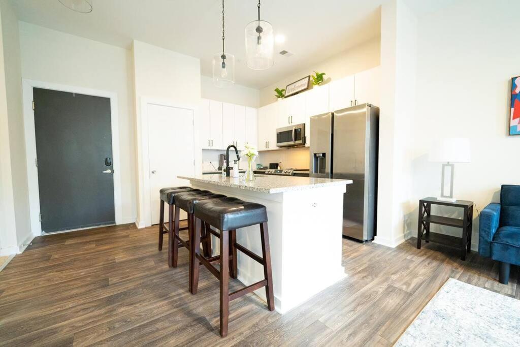 Luxury Apartment Wifi, Gym, Pool, Shops & Food! Unit 329 Σάρλοτ Εξωτερικό φωτογραφία