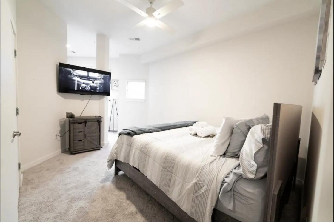Luxury Apartment Wifi, Gym, Pool, Shops & Food! Unit 329 Σάρλοτ Εξωτερικό φωτογραφία